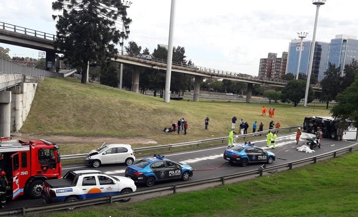 camionvolcadosaavedra3