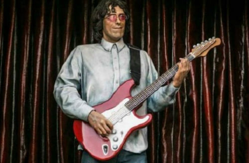 estatua_spinetta