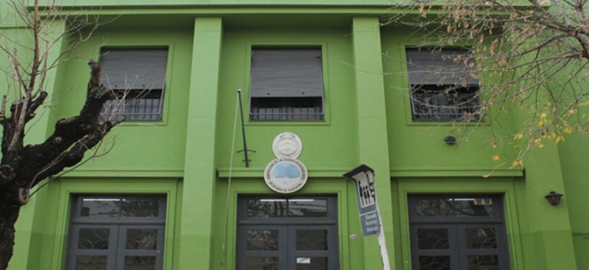 escuela feliz de Azara coghlan