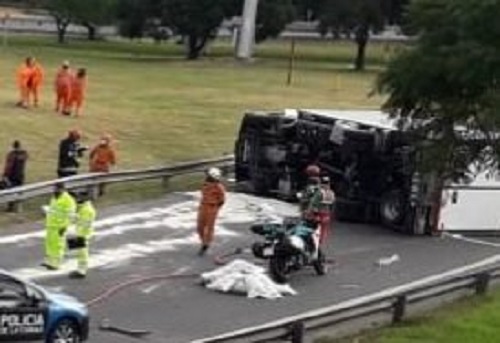 camionvolcadosaavedra2