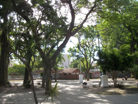 plaza esteban echeverria